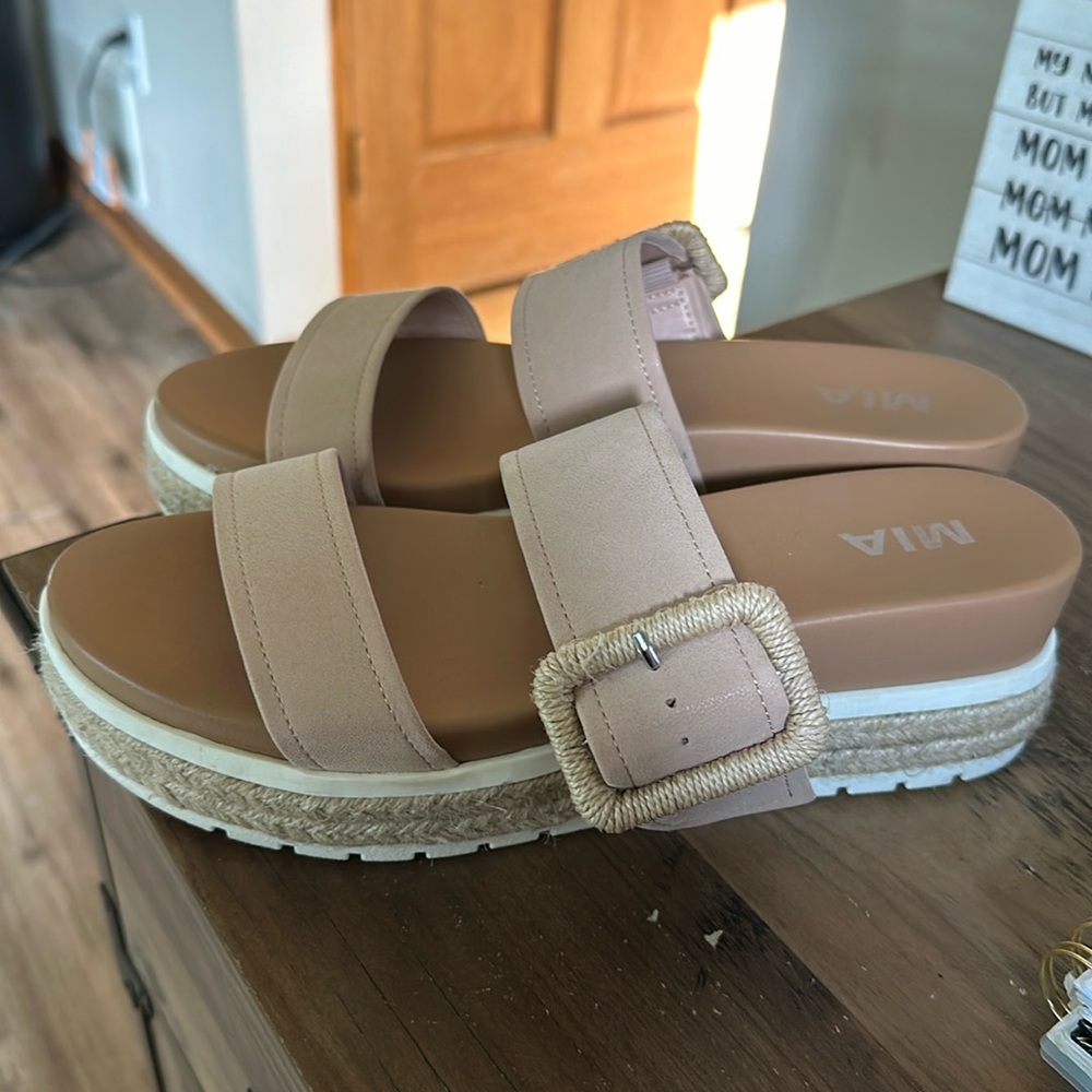 Brand new MIA Kenzy blush sandals size 9 NEW